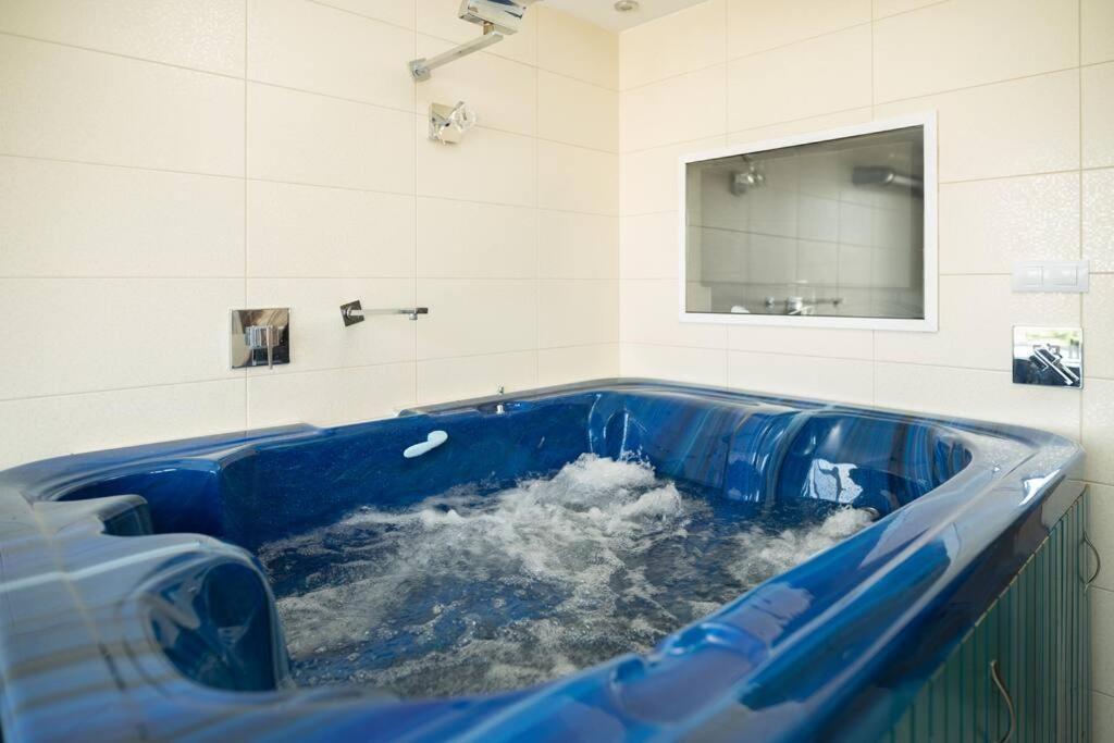 Martonfalvi Penthouse W Jacuzzi 德布勒森 外观 照片